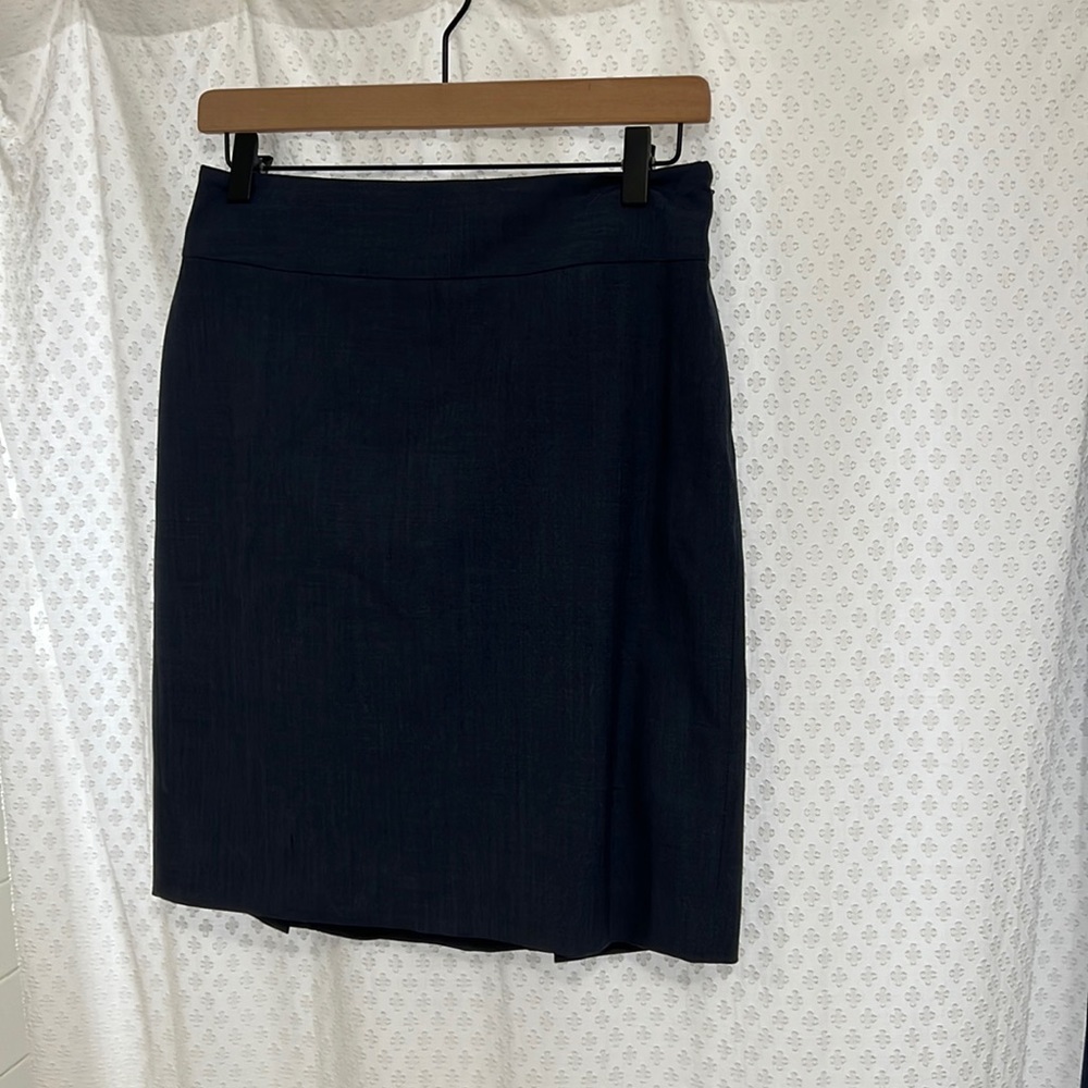 Bananas republic pencil skirt. Dark blue. Size 4. business professional